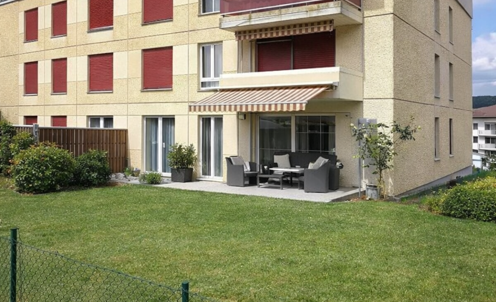 Mehrfamilienhaus mit Terrasse und Garten